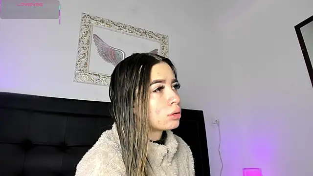 Snapshot of Lola_Blondie chatting on 09-10-25, 12:05 Lola Blondie online show from 09-10-25, 12:05