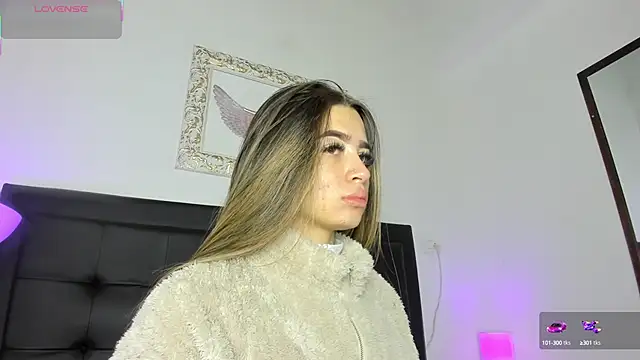 Snapshot of Lola_Blondie chatting on 09-25-25, 11:58 Lola Blondie online show from 09-25-25, 11:58