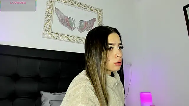 Snapshot of Lola_Blondie chatting on 09-27-25, 12:10 Lola Blondie online show from 09-27-25, 12:10