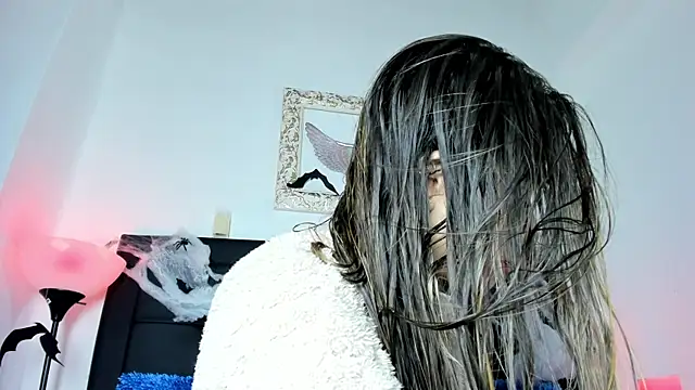 Snapshot of Lola_Blondie chatting on 10-07-25, 12:24 Lola Blondie online show from 10-07-25, 12:24