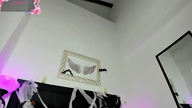 Snapshot of Lola_Blondie chatting on 10-10-25, 12:04 Lola Blondie online show from 10-10-25, 12:04