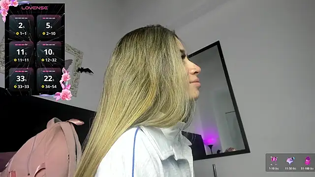 Snapshot of Lola_Blondie chatting on 10-27-25, 12:09 Lola Blondie online show from 10-27-25, 12:09