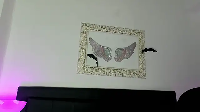 Snapshot of Lola_Blondie chatting on 10-28-25, 12:19 Lola Blondie online show from 10-28-25, 12:19