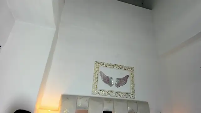 Snapshot of Lola_Blondie chatting on 11-19-25, 12:05 Lola Blondie online show from 11-19-25, 12:05