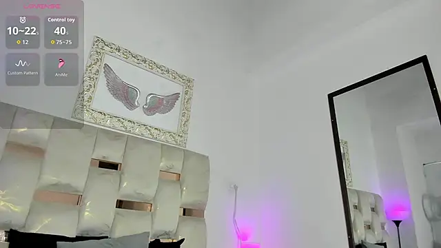 Snapshot of Lola_Blondie chatting on 11-28-25, 12:19 Lola Blondie online show from 11-28-25, 12:19