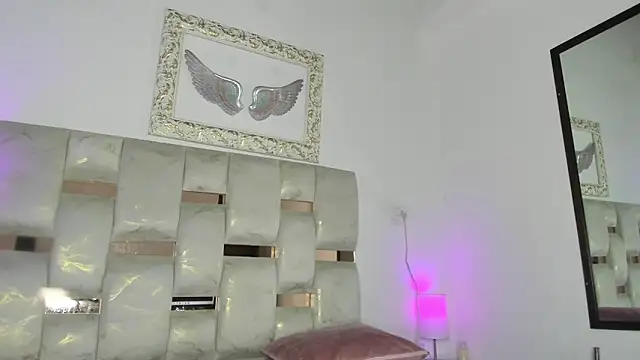 Snapshot of Lola_Blondie chatting on 12-01-25, 12:21 Lola Blondie online show from 12-01-25, 12:21