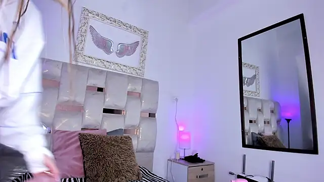 Snapshot of Lola_Blondie chatting on 12-02-25, 12:21 Lola Blondie online show from 12-02-25, 12:21