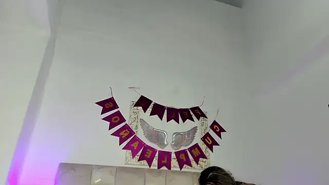 Snapshot of Lola_Blondie chatting on 12-16-25, 12:32 Lola Blondie online show from 12-16-25, 12:32