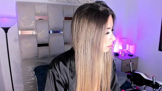 Snapshot of Lola_Blondie chatting on 01-18-26, 11:36 Lola Blondie online show from 01-18-26, 11:36