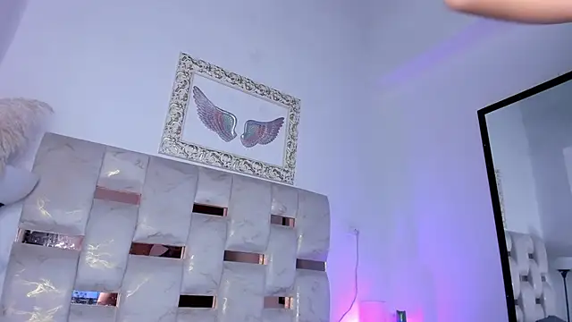 Snapshot of Lola_Blondie chatting on 02-11-26, 11:48 Lola Blondie online show from 02-11-26, 11:48