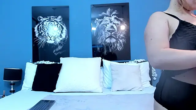 SophiaQueens online show from 11-20-25, 07:57