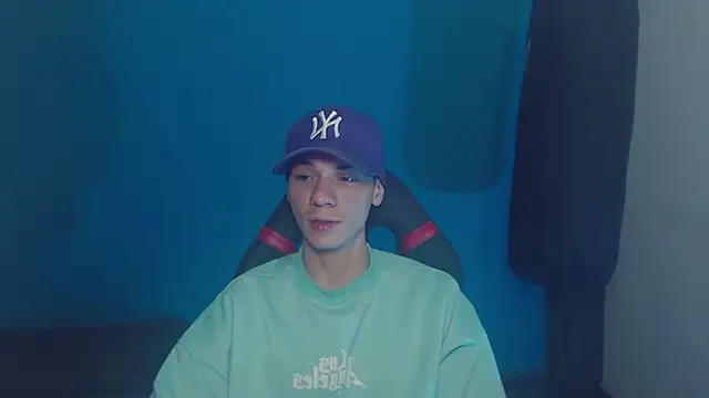 Snapshot of Burperking420_ chatting on 03-16-25, 12:12 Burperking420 online show from 03-16-25, 12:12