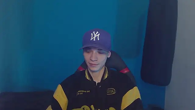 Snapshot of Burperking420_ chatting on 03-19-25, 06:44 Burperking420 online show from 03-19-25, 06:44