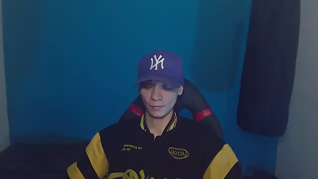 Snapshot of Burperking420_ chatting on 03-19-25, 09:48 Burperking420 online show from 03-19-25, 09:48