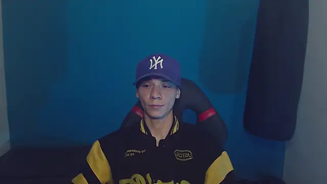 Snapshot of Burperking420_ chatting on 03-20-25, 06:20 Burperking420 online show from 03-20-25, 06:20