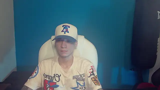 Snapshot of Burperking420_ chatting on 10-19-25, 07:36 Burperking420 online show from 10-19-25, 07:36