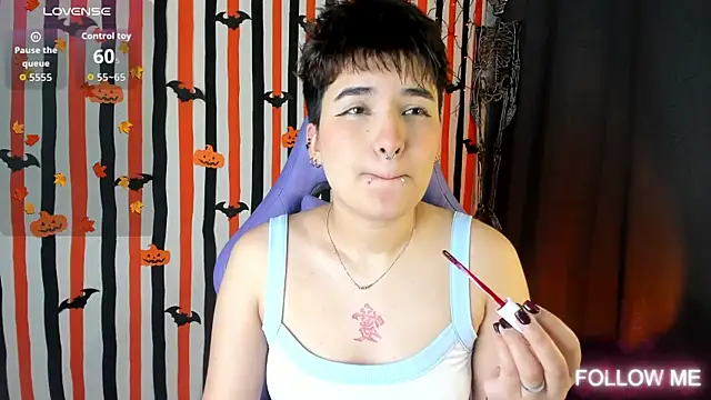 Snapshot of emma_cute7 chatting on 10-24-25, 05:15 emma cute7 online show from 10-24-25, 05:15