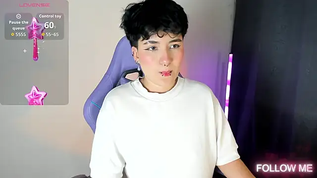 Snapshot of emma_cute7 chatting on 12-19-25, 01:12 emma cute7 online show from 12-19-25, 01:12