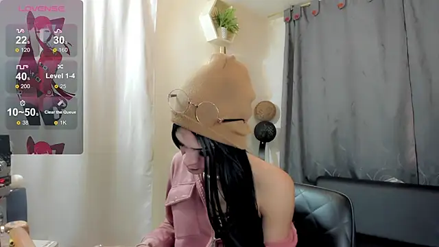 AteneaTaylor online show from 10-22-25, 02:12