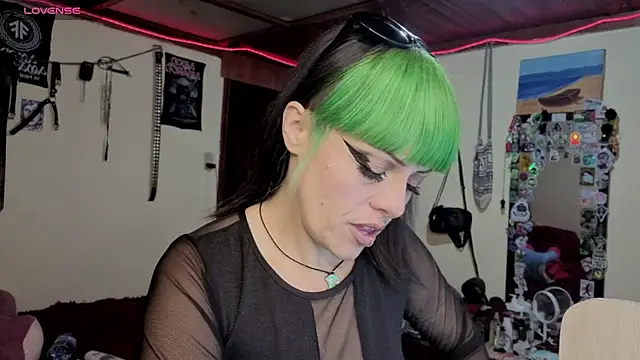 freyaa sorcerees online show from 12-17-25, 05:35