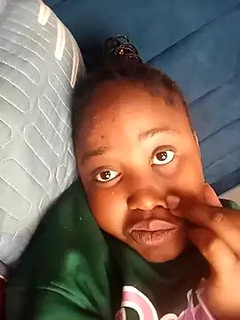 Snapshot of SexyShybarbie chatting on 10-17-25, 05:10 SexyShybarbie online show from 10-17-25, 05:10