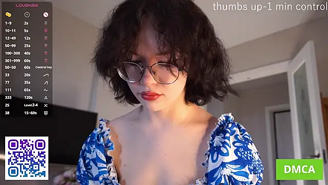 Snapshot of JodyHeap chatting on 06-11-26, 05:49 JodyHeap online show from 06-11-26, 05:49
