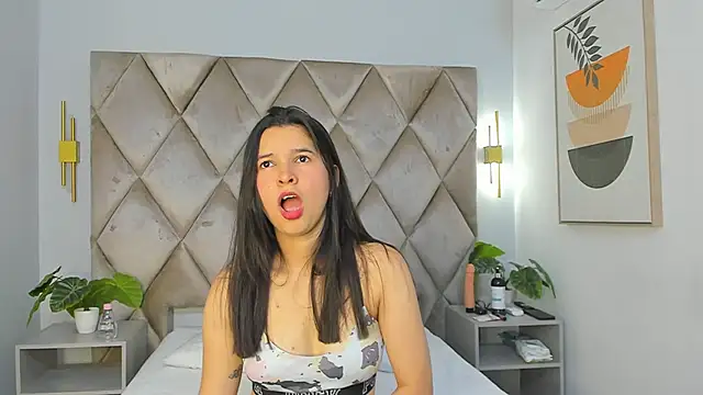 lucianasmith  online show from 03-21-25, 12:39