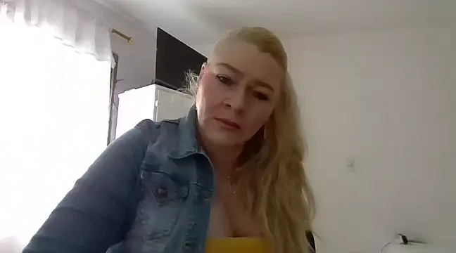 Snapshot of Saraleens1 chatting on 03-12-25, 07:17 Saraleens1 online show from 03-12-25, 07:17