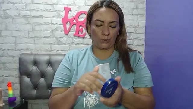 Snapshot of Milf-Prettyboobs chatting on 07-29-26, 07:01 Milf-Prettyboobs online show from 07-29-26, 07:01