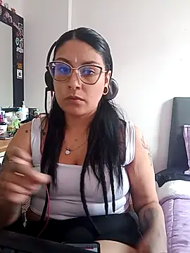 DaniPoison online show from 10-18-25, 03:13