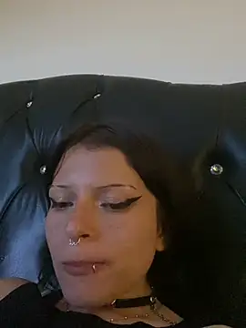 Snapshot of val_zx chatting on 06-23-26, 11:14 val zx online show from 06-23-26, 11:14