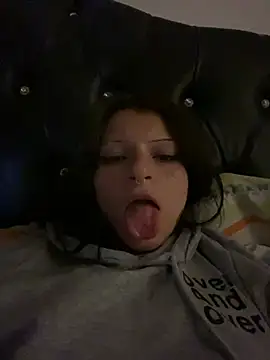 Snapshot of val_zx chatting on 06-26-26, 10:08 val zx online show from 06-26-26, 10:08