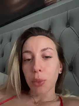 AlexisWhit online show from 10-23-25, 07:18