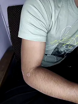 Snapshot of HARSHHU01 chatting on 04-10-26, 05:06 HARSHHU01 online show from 04-10-26, 05:06