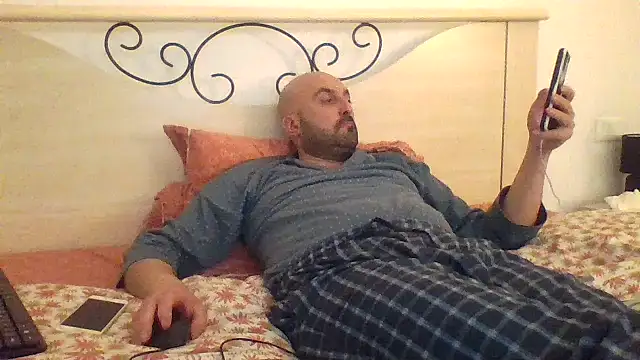 Snapshot of maxxxio12 chatting on 03-08-25, 05:43 maxxxio12 online show from 03-08-25, 05:43