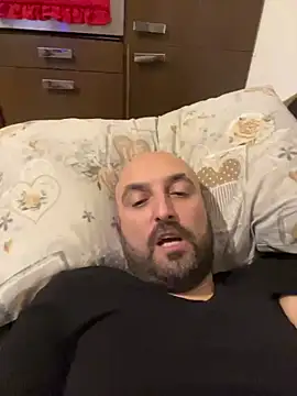 Snapshot of maxxxio12 chatting on 03-11-25, 06:52 maxxxio12 online show from 03-11-25, 06:52