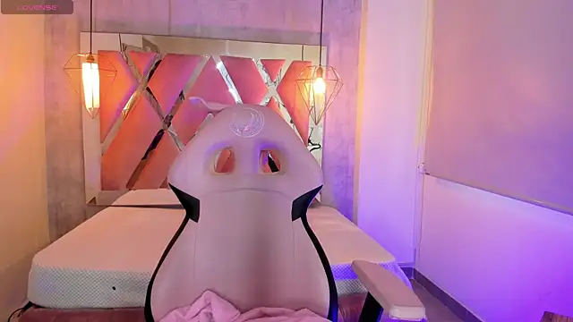 adara evanss online show from 10-27-25, 09:08