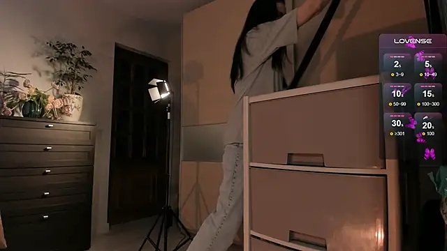 Viki Bellson online show from 03-13-25, 03:28