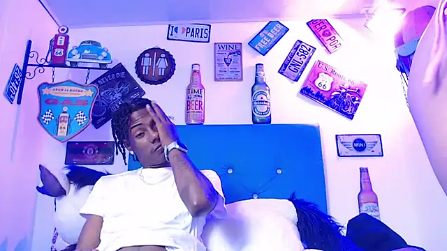 Snapshot of lili_roussi chatting on 10-25-25, 12:18 lili roussi online show from 10-25-25, 12:18