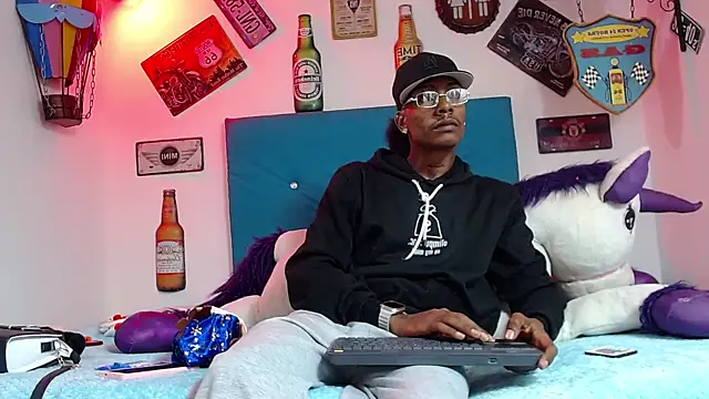 Snapshot of lili_roussi chatting on 12-18-25, 09:32 lili roussi online show from 12-18-25, 09:32