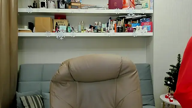 Snapshot of Kara_Smith_ chatting on 12-17-25, 12:38 Kara Smith online show from 12-17-25, 12:38