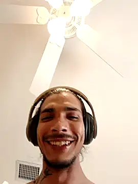 Snapshot of HazelEyedJay420 chatting on 03-13-25, 02:33 HazelEyedJay420 online show from 03-13-25, 02:33