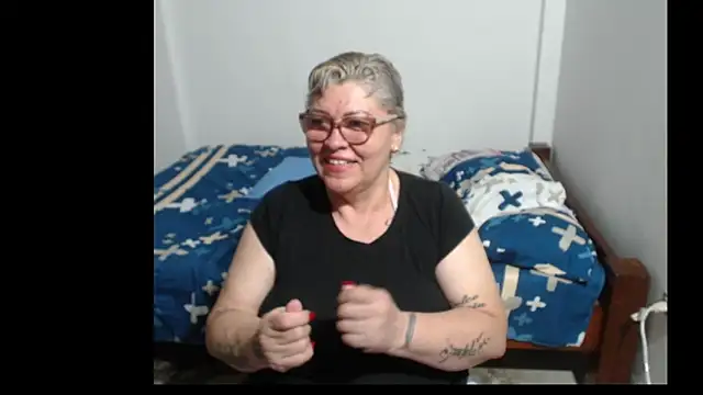 Snapshot of Olgahunder chatting on 02-22-26, 08:40 Olgahunder online show from 02-22-26, 08:40