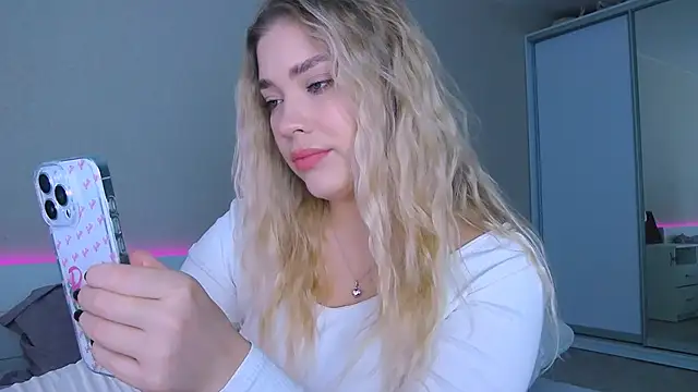 Snapshot of DIANAxxxDIAMOND chatting on 10-01-25, 07:36 DIANAxxxDIAMOND online show from 10-01-25, 07:36