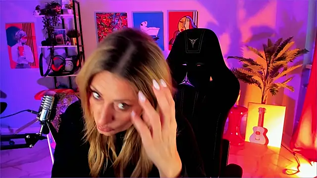 SarahAlluring online show from 12-20-25, 11:28