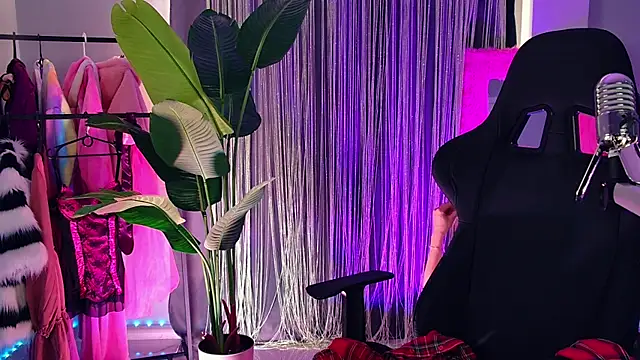 SarahAlluring online show from 04-10-26, 02:00