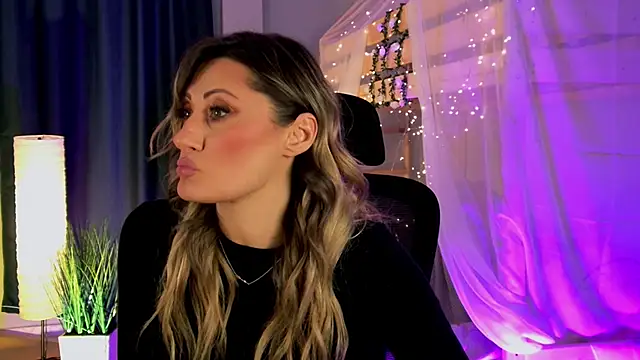 SarahAlluring online show from 04-15-26, 02:35