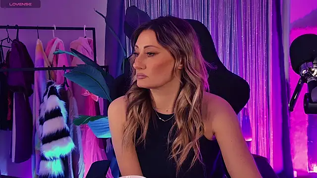 SarahAlluring online show from 04-22-26, 01:12