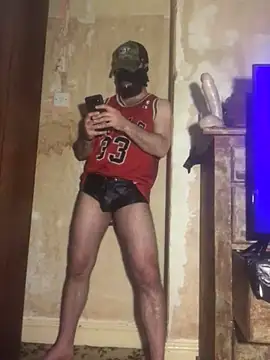 Snapshot of HairyCubBttmboy chatting on 03-18-25, 04:37 HairyCubBttmboy online show from 03-18-25, 04:37