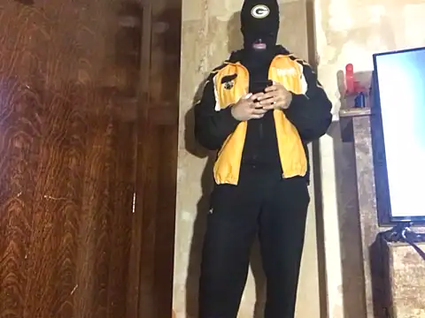 Snapshot of HairyCubBttmboy chatting on 10-06-25, 10:40 HairyCubBttmboy online show from 10-06-25, 10:40